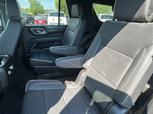 Certified 2024 GMC Yukon SLT w/ SLT Luxury Package image 13