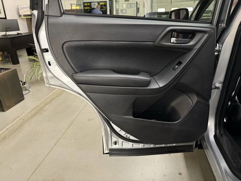 Used 2015 Subaru Forester 2.5i Limited image 12