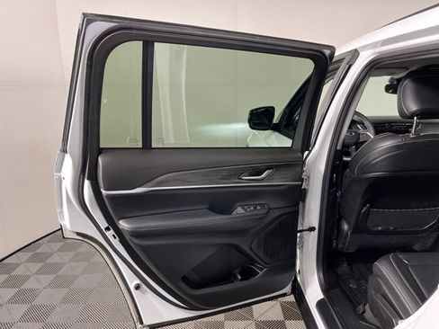 Used 2023 Jeep Grand Cherokee L Limited w/ Black Appearance Package image 35