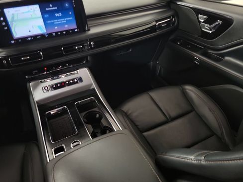 Certified 2025 Lincoln Aviator 2WD w/ Jet Appearance Package image 22
