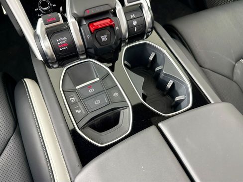 Used 2023 Lamborghini Urus S AWD/4WD image 40