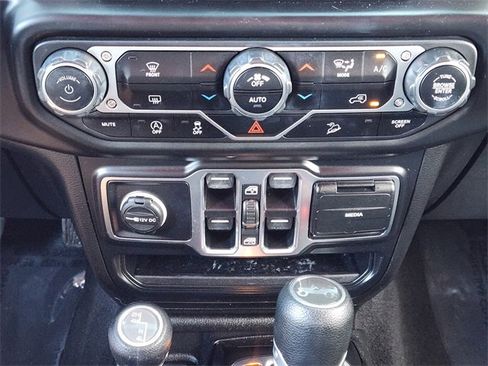 Used 2020 Jeep Wrangler Unlimited Sahara AWD/4WD image 21