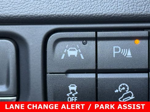 Used 2021 Chevrolet Suburban Premier image 28