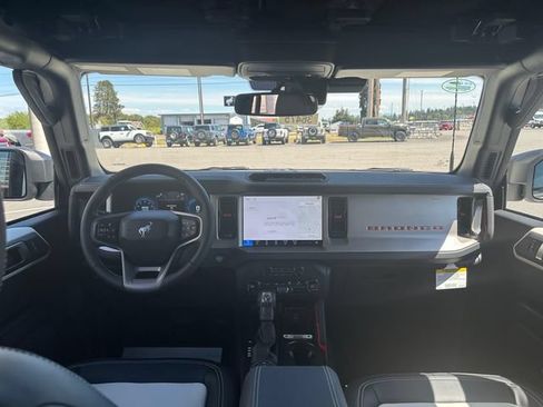 New 2026 Ford Bronco Outer Banks w/ Sasquatch Package AWD/4WD image 25