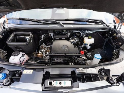 Used 2025 Mercedes-Benz Sprinter 2500 image 33