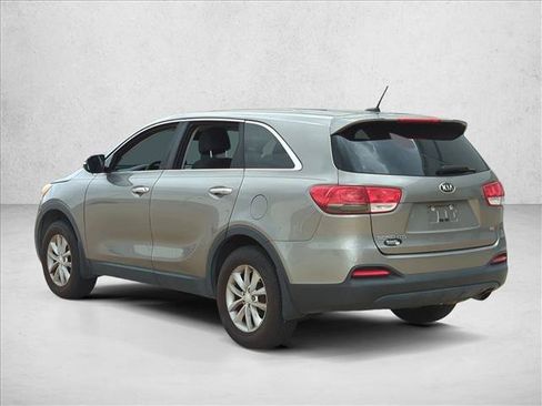 Used 2017 Kia Sorento L FWD image 7