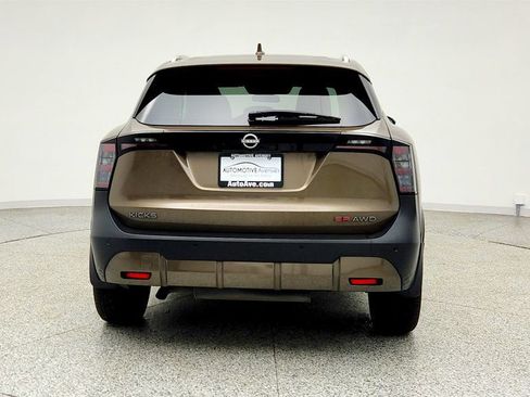 Used 2025 Nissan Kicks SR w/ SR Premium Package AWD/4WD image 6