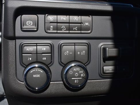 New 2026 Chevrolet Suburban Premier image 29