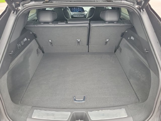 Certified 2024 Cadillac Lyriq Luxury AWD/4WD image 28