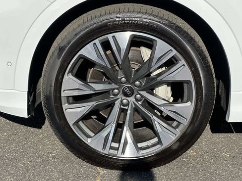 Used 2025 Audi Q8 Prestige w/ Prestige Package AWD/4WD image 10