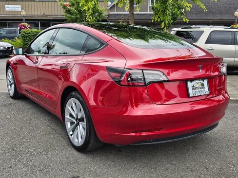 Used 2022 Tesla Model 3 Long Range AWD/4WD image 7