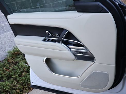 Used 2023 Land Rover Range Rover SE image 35