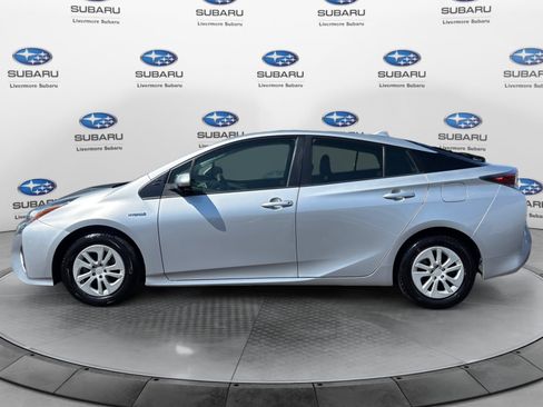 Used 2016 Toyota Prius Two FWD image 2