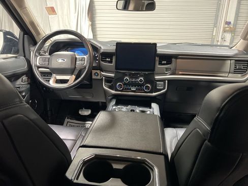 Used 2024 Ford Expedition XLT image 16