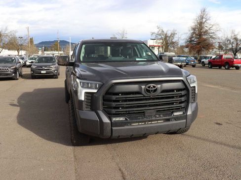 Used 2024 Toyota Tundra Limited image 3