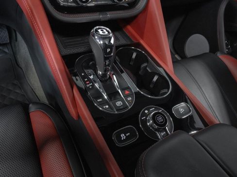 Used 2022 Bentley Bentayga AWD/4WD image 34