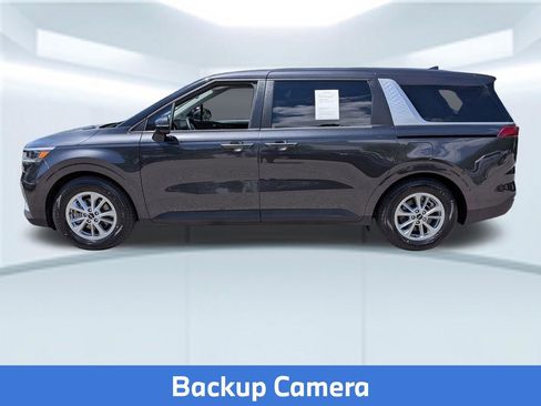 Used 2024 Kia Carnival LX FWD image 2