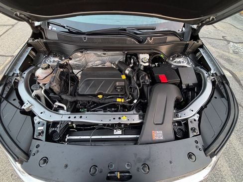 Used 2025 Chevrolet Trax LT image 32