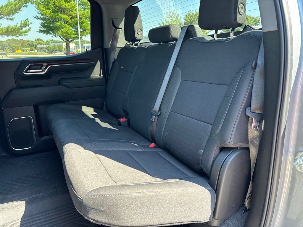Used 2025 Chevrolet Silverado 1500 LT Trail Boss w/ LPO, Dark Essentials Package AWD/4WD image 17
