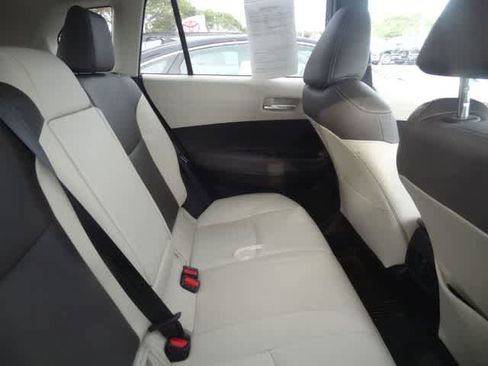 Used 2023 Toyota Corolla Cross XLE w/ Convenience Package image 11
