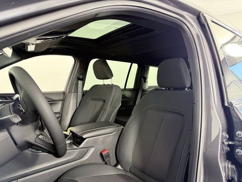 New 2025 Jeep Grand Cherokee L Laredo image 11