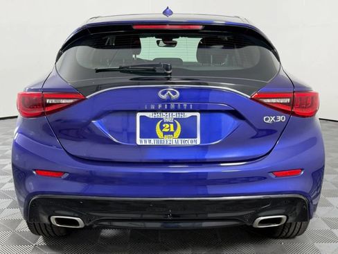 Used 2017 INFINITI QX30 FWD image 9