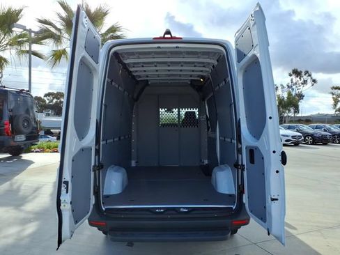 Used 2025 Mercedes-Benz Sprinter 2500 image 20
