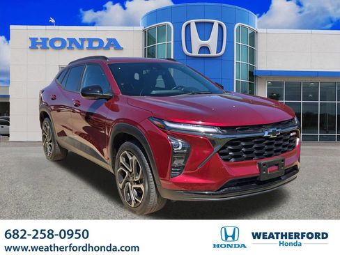 Used 2024 Chevrolet Trax RS w/ Sunroof Package image 1