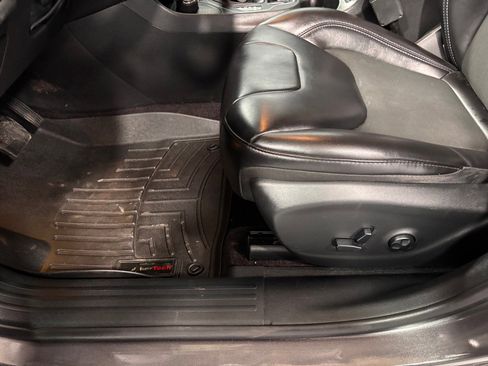 Used 2019 Jeep Cherokee Latitude Plus w/ Cold Weather Group image 11