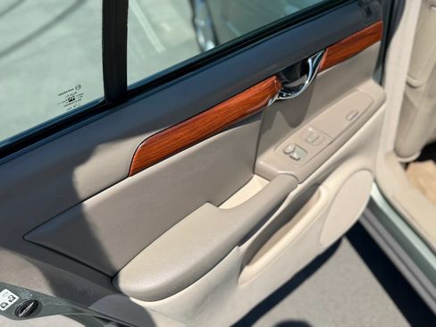 Used 2005 Cadillac De Ville FWD image 30