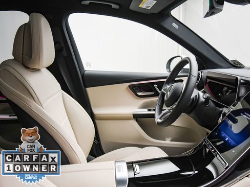 Used 2025 Mercedes-Benz GLC 300 4MATIC image 48