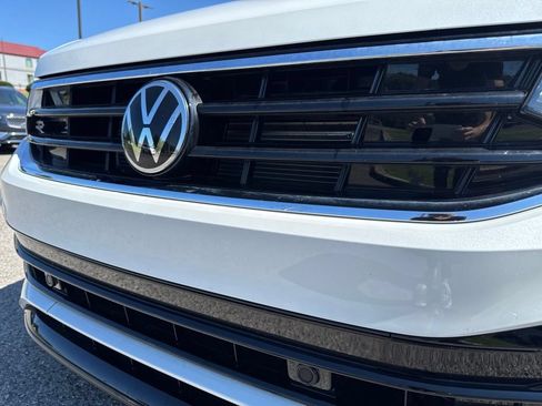 Used 2023 Volkswagen Tiguan SE R-Line FWD image 11