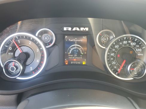 Used 2024 RAM 2500 Tradesman w/ Chrome Appearance Group AWD/4WD image 17