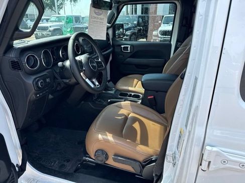 Used 2023 Jeep Wrangler Unlimited Rubicon 4xe w/ Steel Bumper Group AWD/4WD image 10