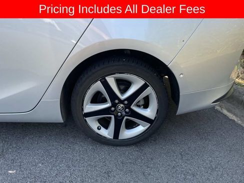 Used 2017 Toyota Prius Four Touring w/ Premium Convenience Package FWD image 3