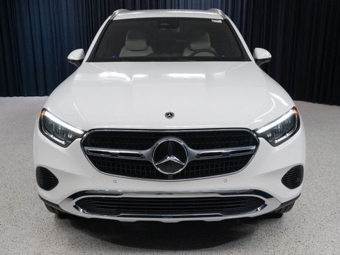 New 2026 Mercedes-Benz GLC 300 image 2