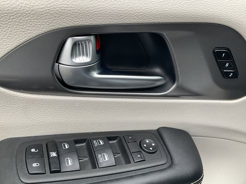 Used 2024 Chrysler Pacifica Select image 31