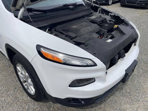 Used 2015 Jeep Cherokee Latitude AWD/4WD image 25