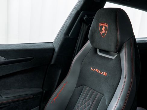 Used 2023 Lamborghini Urus Performante image 17