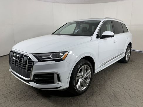 Used 2023 Audi Q7 3.0T Premium Plus w/ Premium Plus Package AWD/4WD image 3