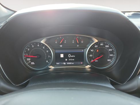 Used 2022 Chevrolet Equinox RS w/ Infotainment Package FWD image 15