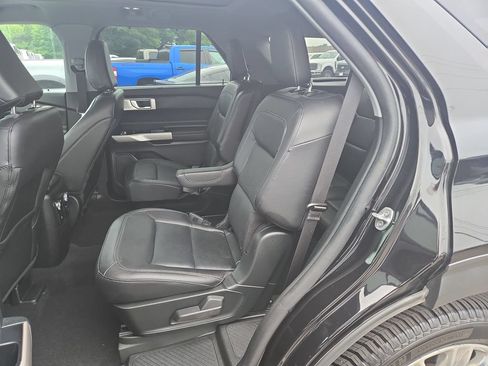 Used 2023 Ford Explorer Limited w/ Limited Technology Package AWD/4WD image 4
