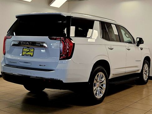 Used 2021 GMC Yukon SLT w/ SLT Premium Package image 4