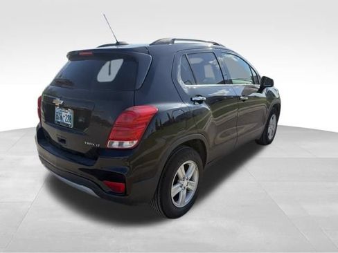 Used 2019 Chevrolet Trax LT w/ LT Convenience Package FWD image 3
