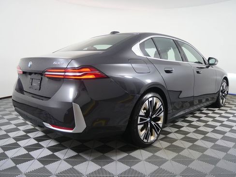 Certified 2025 BMW 530i image 3