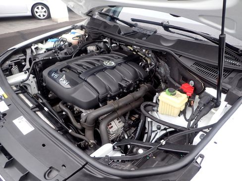 Used 2014 Volkswagen Touareg VR6 image 24