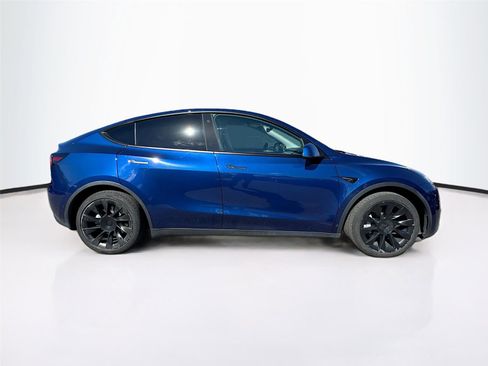 Used 2021 Tesla Model Y Long Range image 15