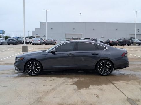 Used 2023 Honda Accord Touring image 3