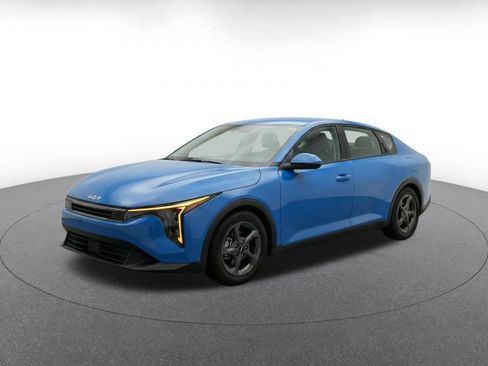 Used 2025 Kia K4 FWD image 3