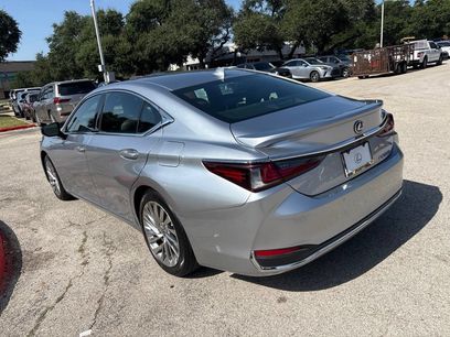 Certified 2022 Lexus ES 300h Ultra Luxury w/ Accessory Package 2